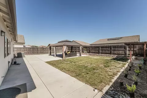 Exterior - 6068 E Laurel Ave, Fresno, CA 93727 photo 3 of 7