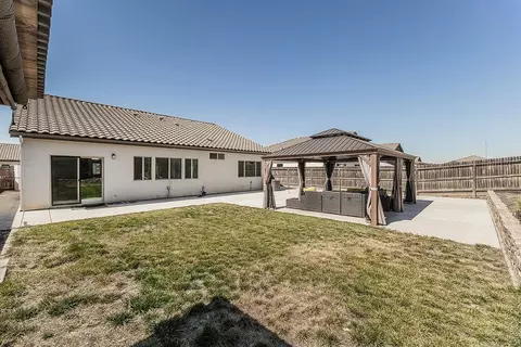 Exterior - 6068 E Laurel Ave, Fresno, CA 93727 photo 4 of 7