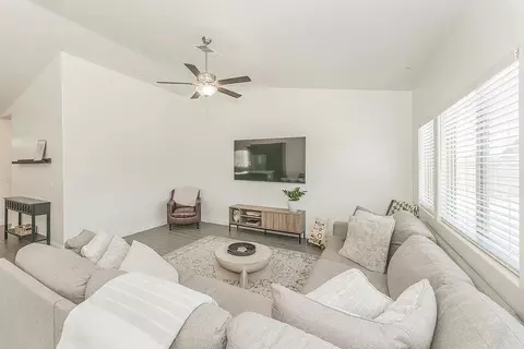 Living - 6068 E Laurel Ave, Fresno, CA 93727 photo 3 of 3