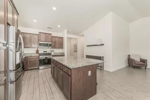 Kitchen - 6068 E Laurel Ave, Fresno, CA 93727 photo 6 of 6