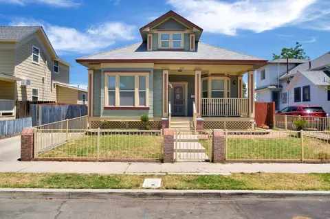 220 N College Ave, Fresno, CA 93701