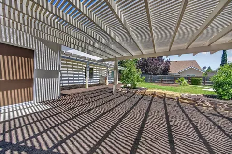 Exterior - 103 W Polson Ave, Clovis, CA 93612 photo 17 of 20