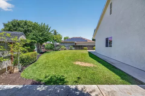Exterior - 103 W Polson Ave, Clovis, CA 93612 photo 8 of 20