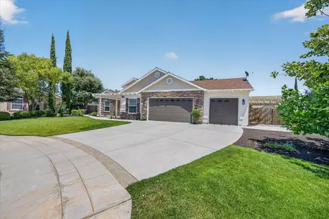 Exterior - 103 W Polson Ave, Clovis, CA 93612 photo 5 of 20