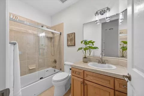 Bath - 103 W Polson Ave, Clovis, CA 93612 photo 5 of 5