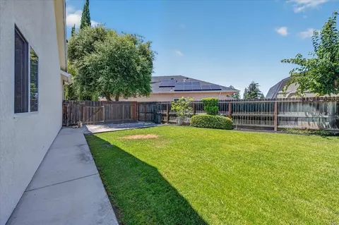 Exterior - 103 W Polson Ave, Clovis, CA 93612 photo 10 of 20