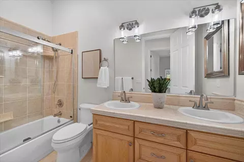 Bath - 103 W Polson Ave, Clovis, CA 93612 photo 4 of 5