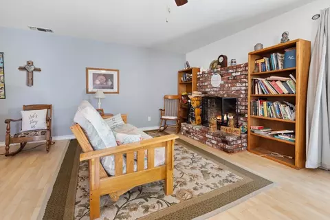 Living - 46250 Brookside Rd, Miramonte, CA 93641 photo 2 of 3