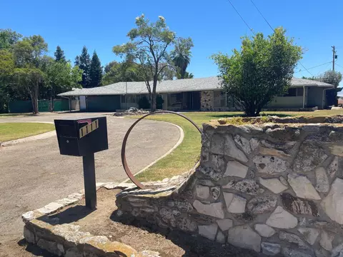 1111 W Kearney Blvd, Fresno, CA 93706