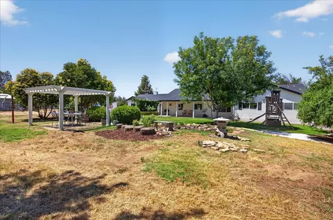 Exterior - 12583 Heather Ln, Clovis, CA 93619 photo 7 of 13