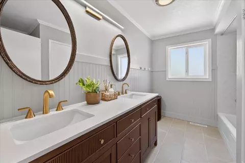 Bath - 12583 Heather Ln, Clovis, CA 93619 photo 1 of 5