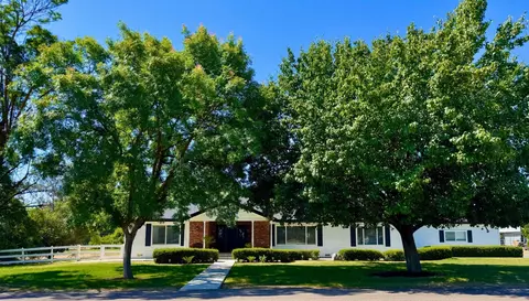 Exterior - 12583 Heather Ln, Clovis, CA 93619 photo 2 of 13