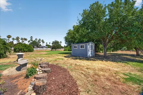 Exterior - 12583 Heather Ln, Clovis, CA 93619 photo 8 of 13