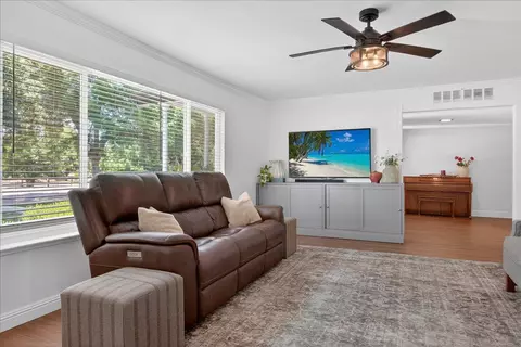 Living - 12583 Heather Ln, Clovis, CA 93619 photo 2 of 4