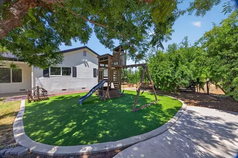 Exterior - 12583 Heather Ln, Clovis, CA 93619 photo 6 of 13