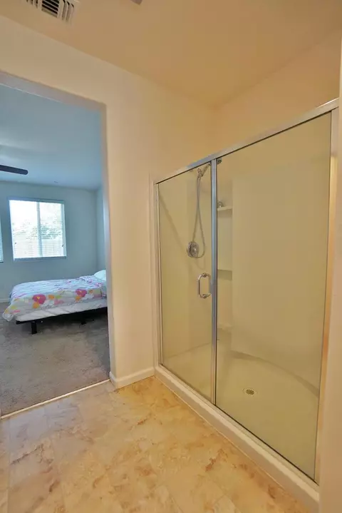 Bath - 559 Ivory St, Lemoore, CA 93245 photo 7 of 9