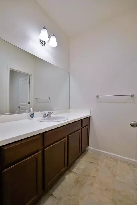 Bath - 559 Ivory St, Lemoore, CA 93245 photo 1 of 9