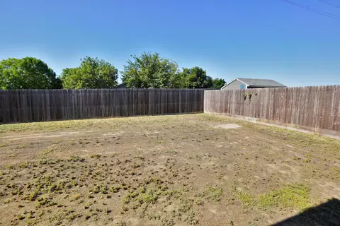Exterior - 559 Ivory St, Lemoore, CA 93245 photo 15 of 15
