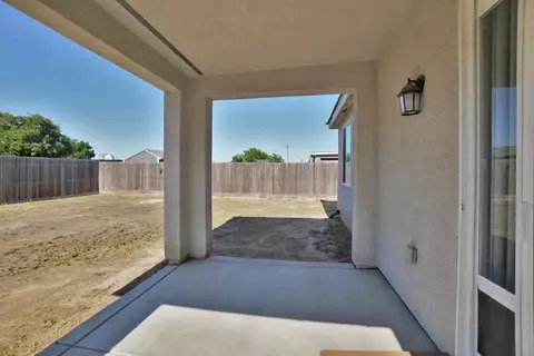 Exterior - 559 Ivory St, Lemoore, CA 93245 photo 9 of 15
