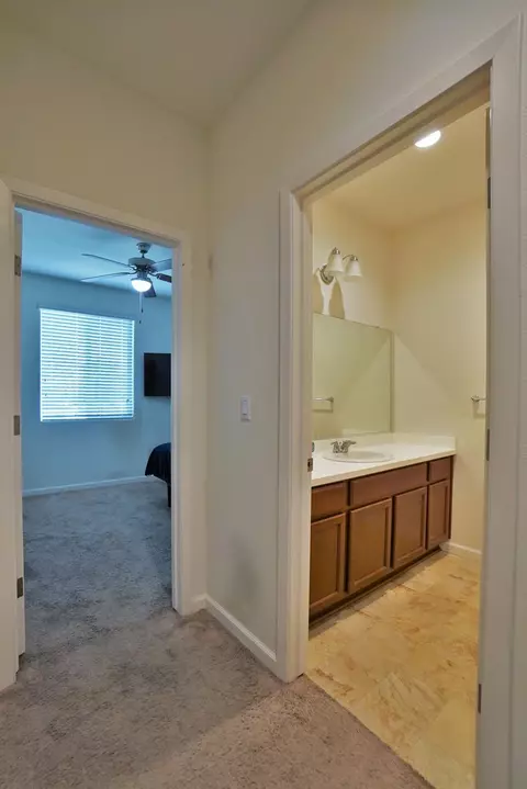 Entry Way - 559 Ivory St, Lemoore, CA 93245 photo 3 of 7