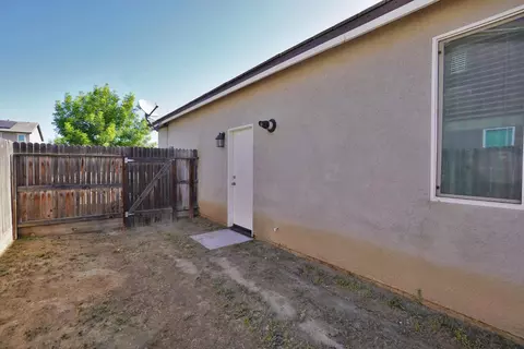 Exterior - 559 Ivory St, Lemoore, CA 93245 photo 13 of 15