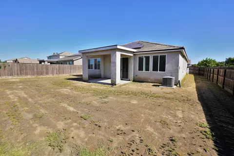 Exterior - 559 Ivory St, Lemoore, CA 93245 photo 10 of 15