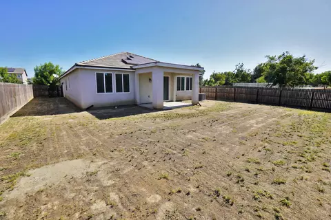 Exterior - 559 Ivory St, Lemoore, CA 93245 photo 11 of 15