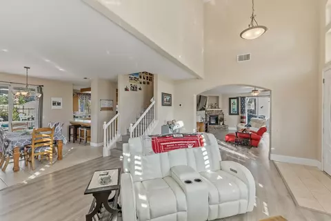 Entry Way - 85 N Fairfax Ave, Clovis, CA 93612 photo 2 of 3