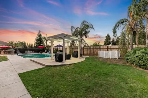 Exterior - 85 N Fairfax Ave, Clovis, CA 93612 photo 4 of 5