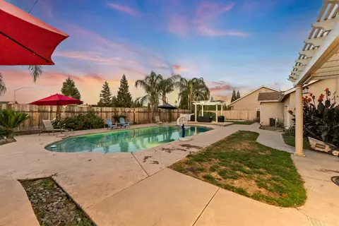 Exterior - 85 N Fairfax Ave, Clovis, CA 93612 photo 3 of 5