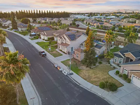 85 N Fairfax Ave, Clovis, CA 93612