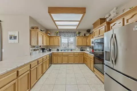 Kitchen - 85 N Fairfax Ave, Clovis, CA 93612 photo 2 of 2