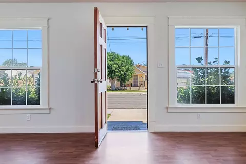Entry Way - 246 E Valley St, Coalinga, CA 93210 photo 2 of 2