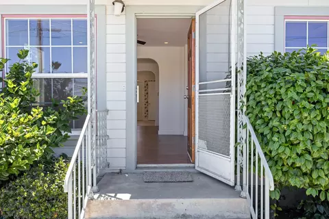 Entry Way - 246 E Valley St, Coalinga, CA 93210 photo 1 of 2