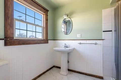 Bath - 246 E Valley St, Coalinga, CA 93210 photo 1 of 2