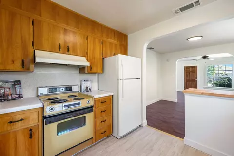 Kitchen - 246 E Valley St, Coalinga, CA 93210 photo 4 of 6