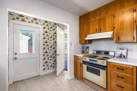 Kitchen - 246 E Valley St, Coalinga, CA 93210 photo 3 of 6