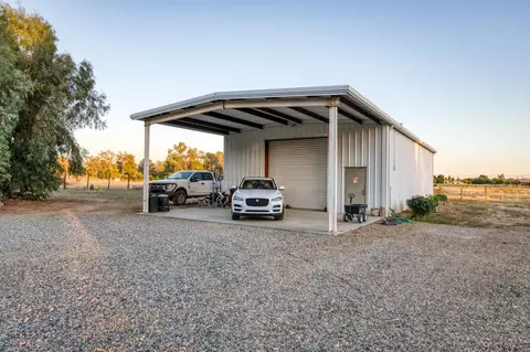 Exterior - 8584 N Madsen Ave, Clovis, CA 93619 photo 9 of 34