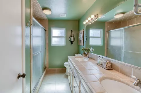 Bath - 8584 N Madsen Ave, Clovis, CA 93619 photo 1 of 5