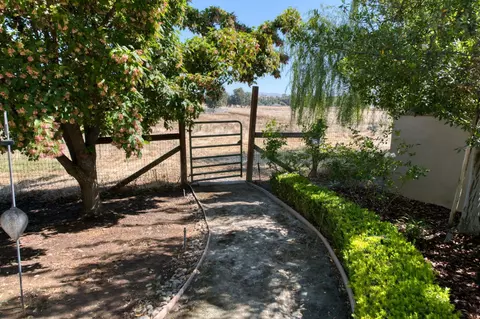 Exterior - 8584 N Madsen Ave, Clovis, CA 93619 photo 21 of 24
