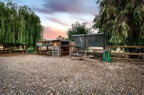 Exterior - 8584 N Madsen Ave, Clovis, CA 93619 photo 24 of 34