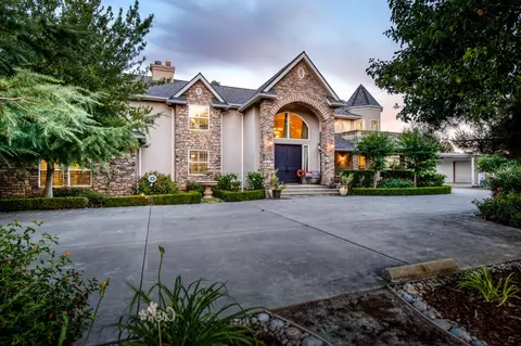 Exterior - 8584 N Madsen Ave, Clovis, CA 93619 photo 2 of 34
