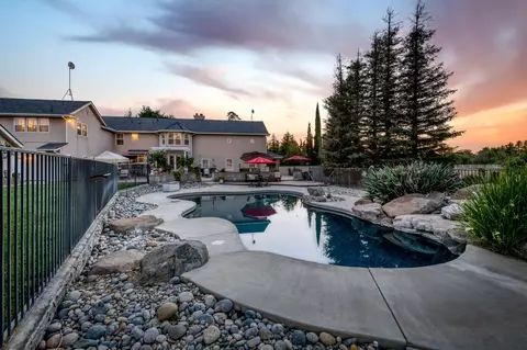 Exterior - 8584 N Madsen Ave, Clovis, CA 93619 photo 28 of 34