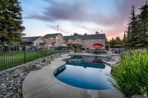 Exterior - 8584 N Madsen Ave, Clovis, CA 93619 photo 29 of 34
