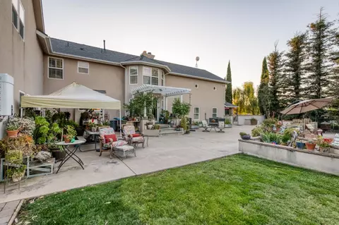 Exterior - 8584 N Madsen Ave, Clovis, CA 93619 photo 13 of 34