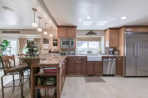 Kitchen - 8584 N Madsen Ave, Clovis, CA 93619 photo 3 of 7
