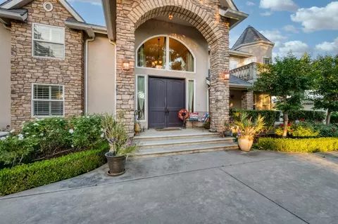 Exterior - 8584 N Madsen Ave, Clovis, CA 93619 photo 5 of 34