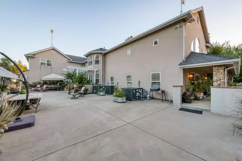 Exterior - 8584 N Madsen Ave, Clovis, CA 93619 photo 18 of 34