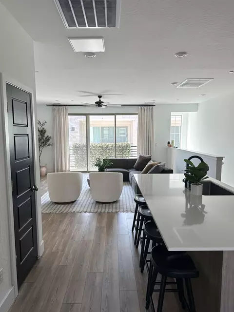 10968 N Honeysuckle Dr, Fresno, CA 93730