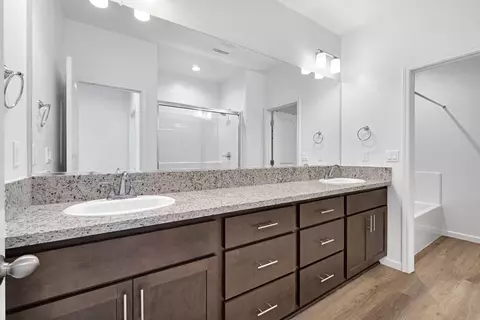 Bath - 770 S Argyle Ave, Fowler, CA 93625 photo 3 of 4